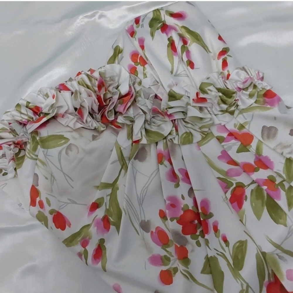 Summer Dress Floral Satin Strapless Feminine 👋 FINAL MARKDOWN CLOSET CLOSING - Picture 2 of 12